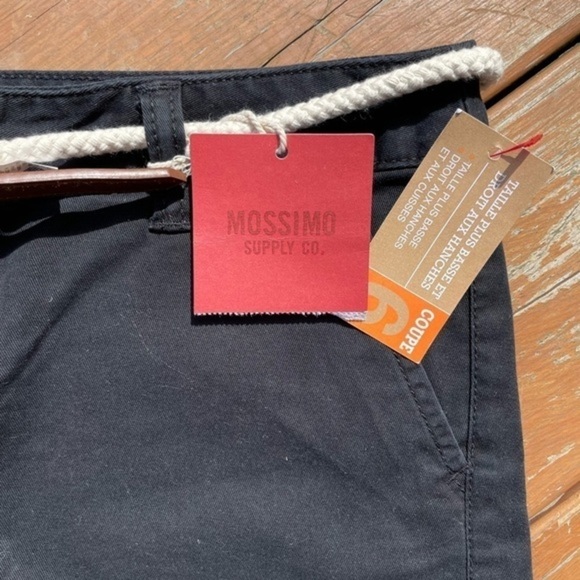 New Navy Shorts With Belt - Picture 8 of 11